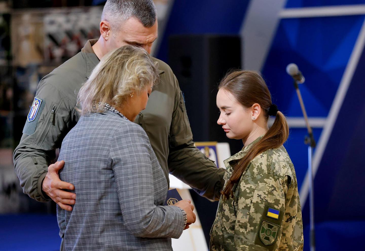 Церемонія вручення нагород родинам загиблих захисників і захисниць України